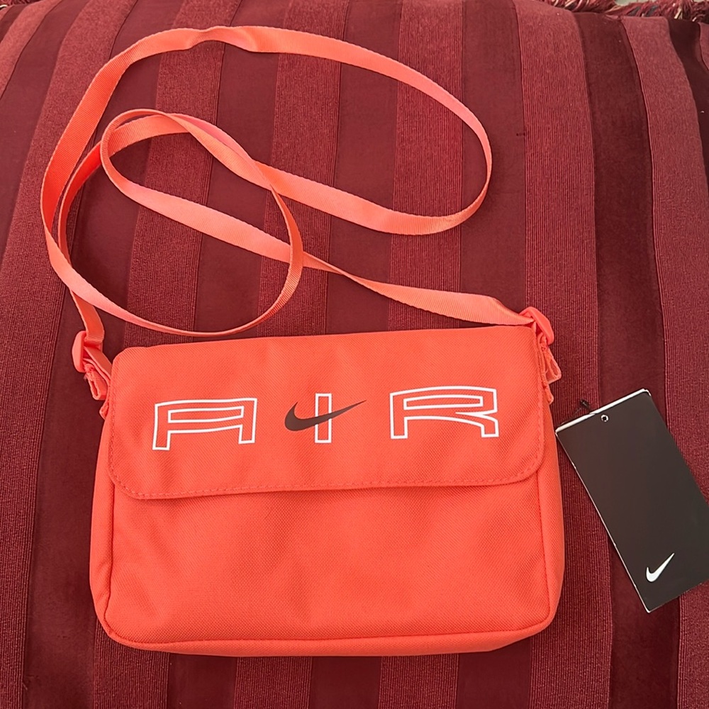 NWT girls Nike purse w/ shoulder strap